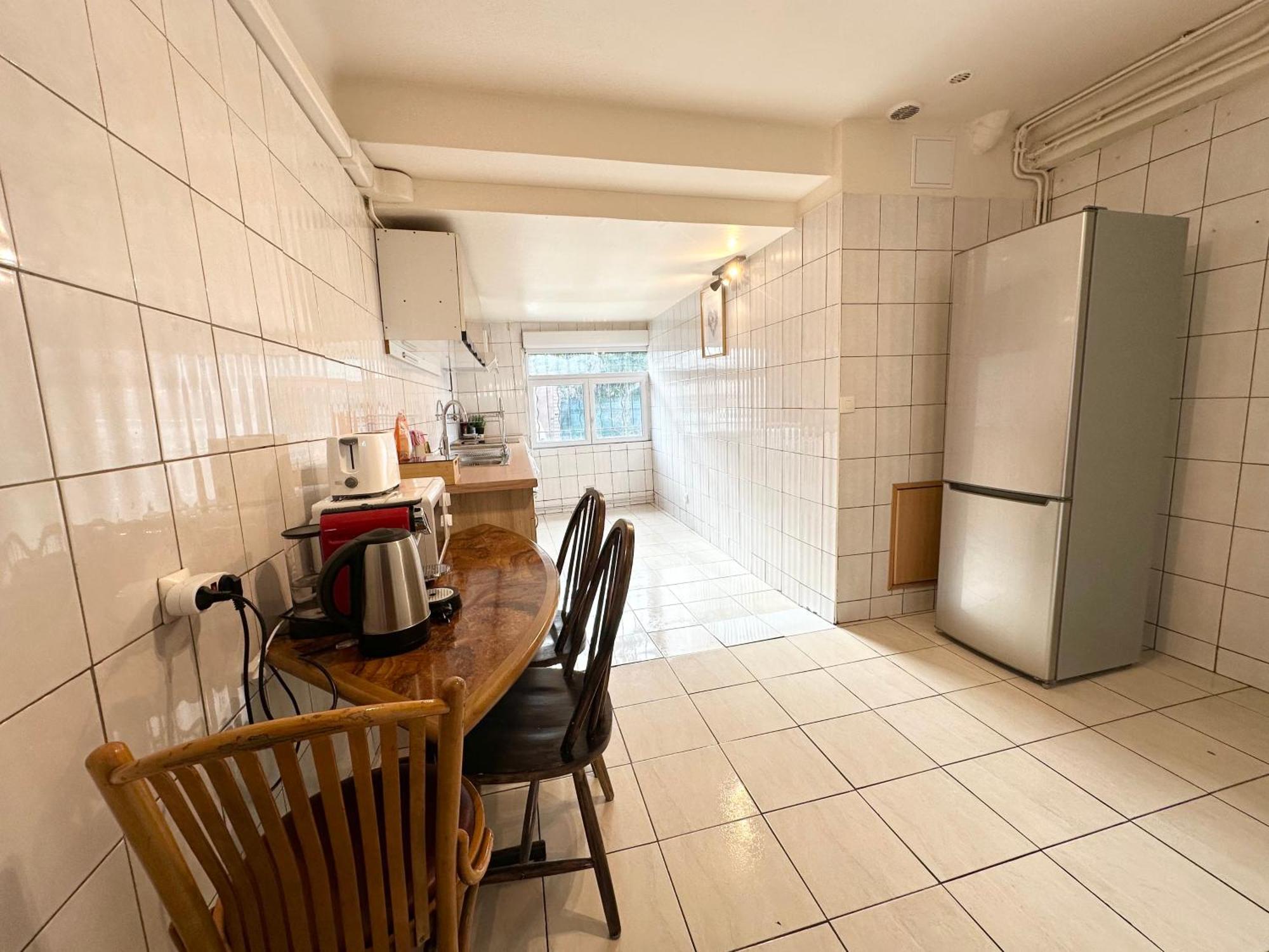 La Maison Est Situee En Face De La Gare ボンディ エクステリア 写真